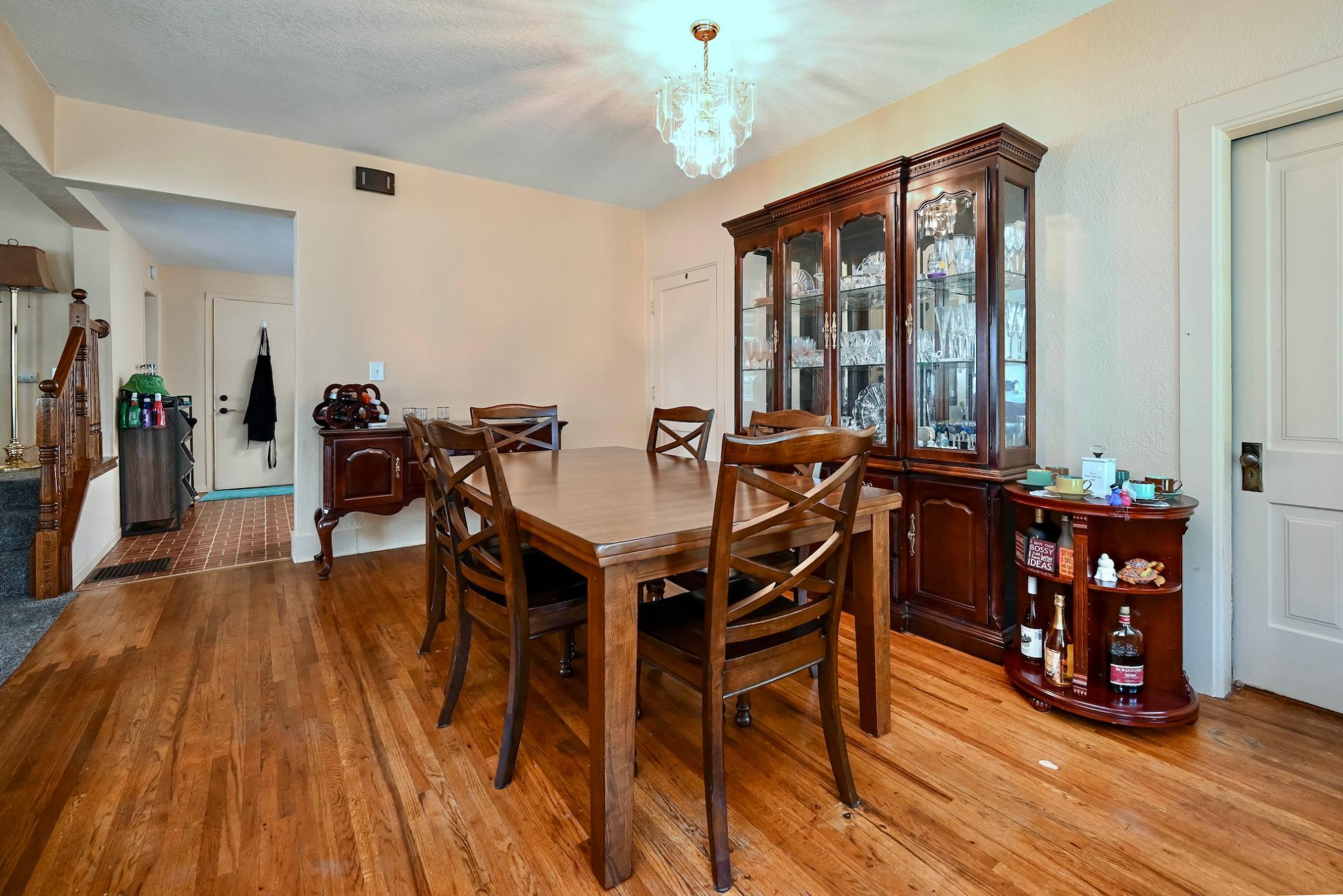 214 E Howard Street Property Photo 2