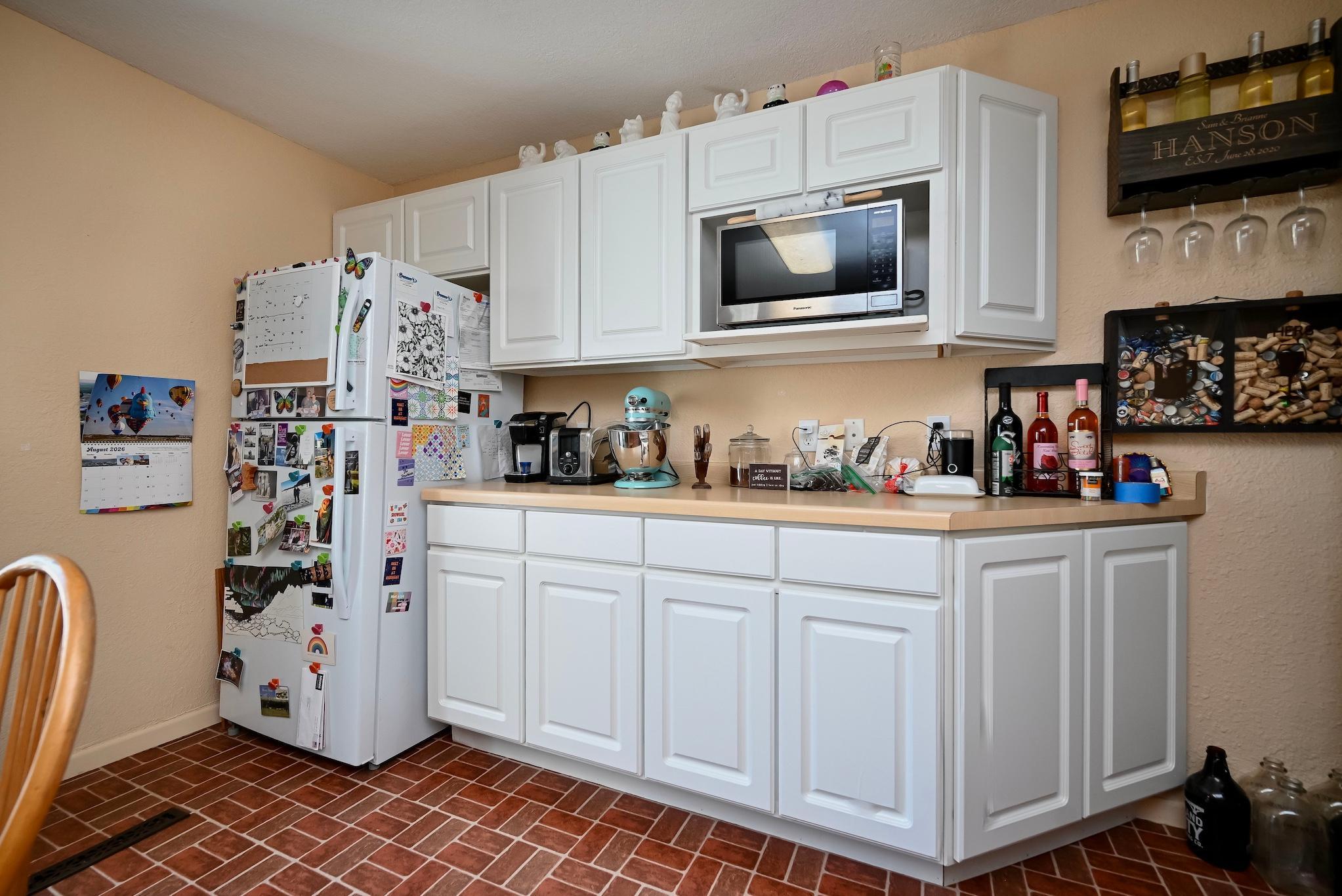 214 E Howard Street Property Photo 7