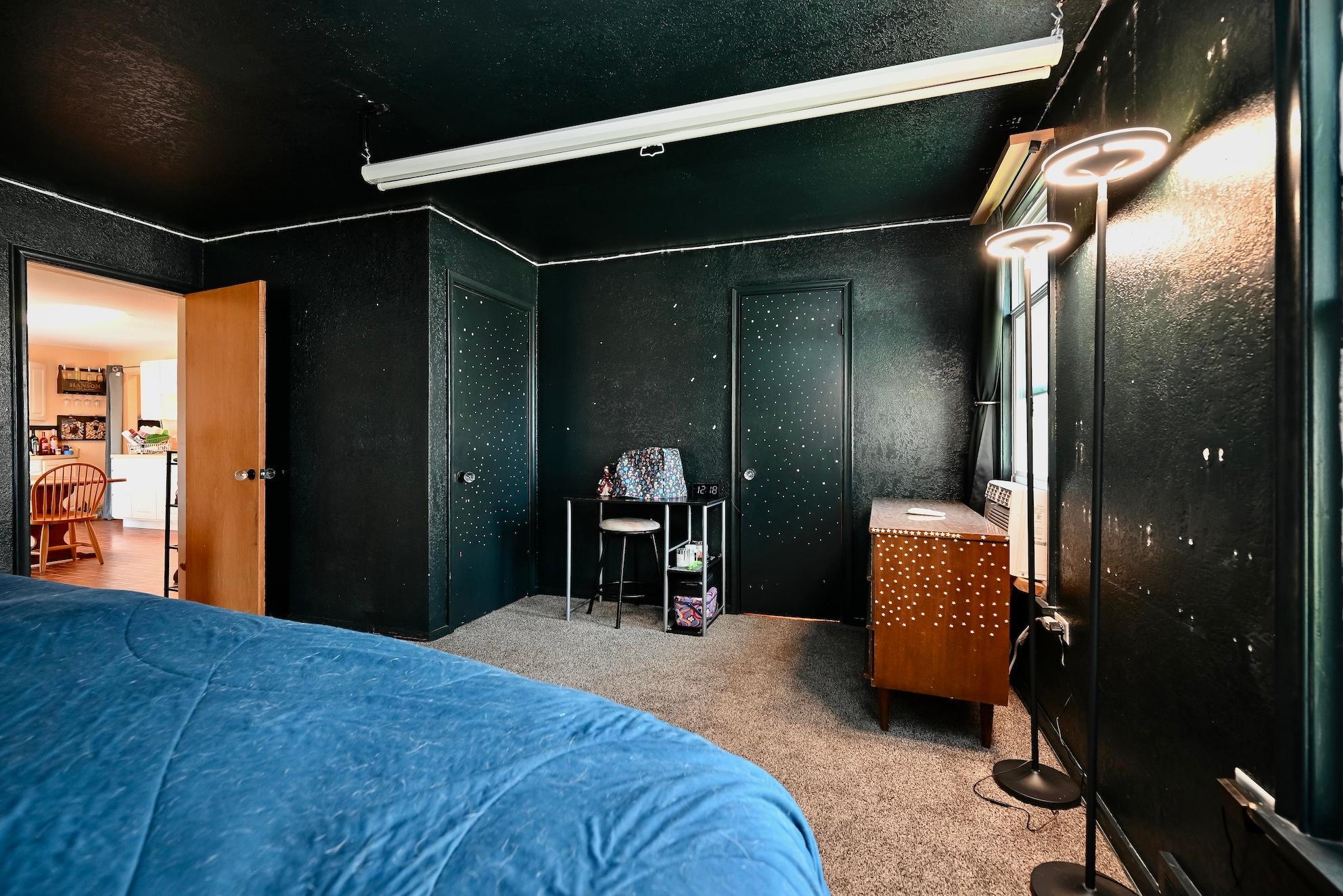 214 E Howard Street Property Photo 11