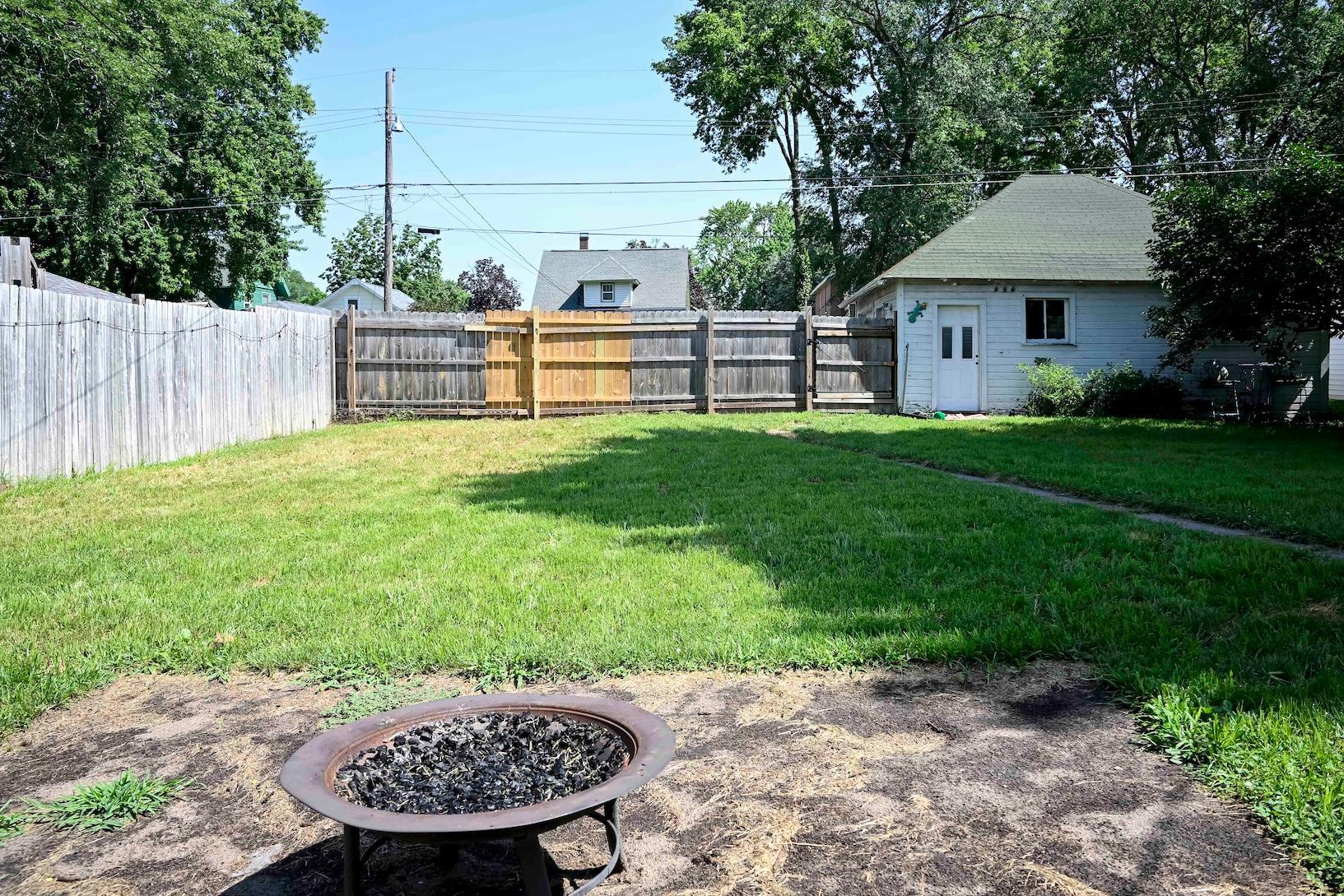 214 E Howard Street Property Photo 22
