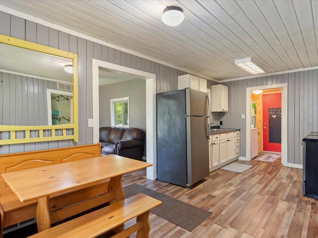8633 Interlachen Road Property Photo 4