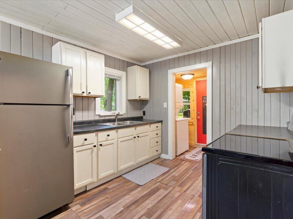 8633 Interlachen Road Property Photo 6