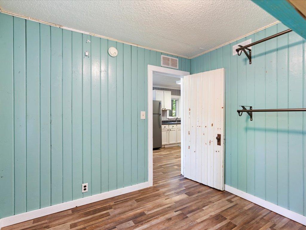 8633 Interlachen Road Property Photo 12