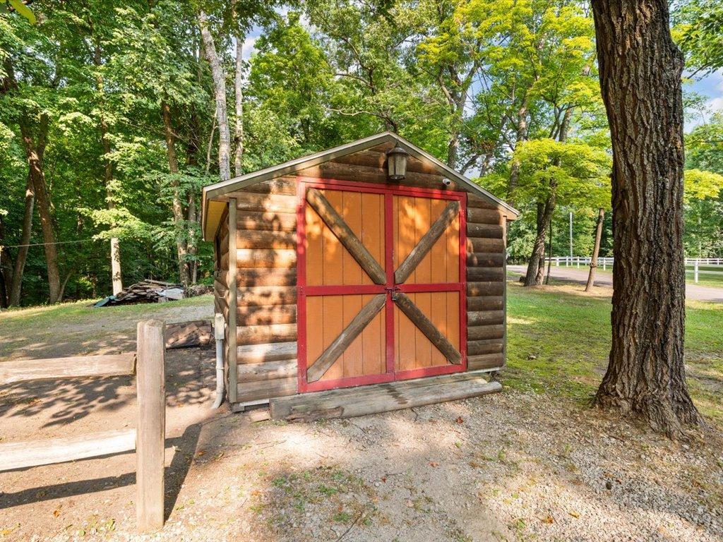 8633 Interlachen Road Property Photo 17