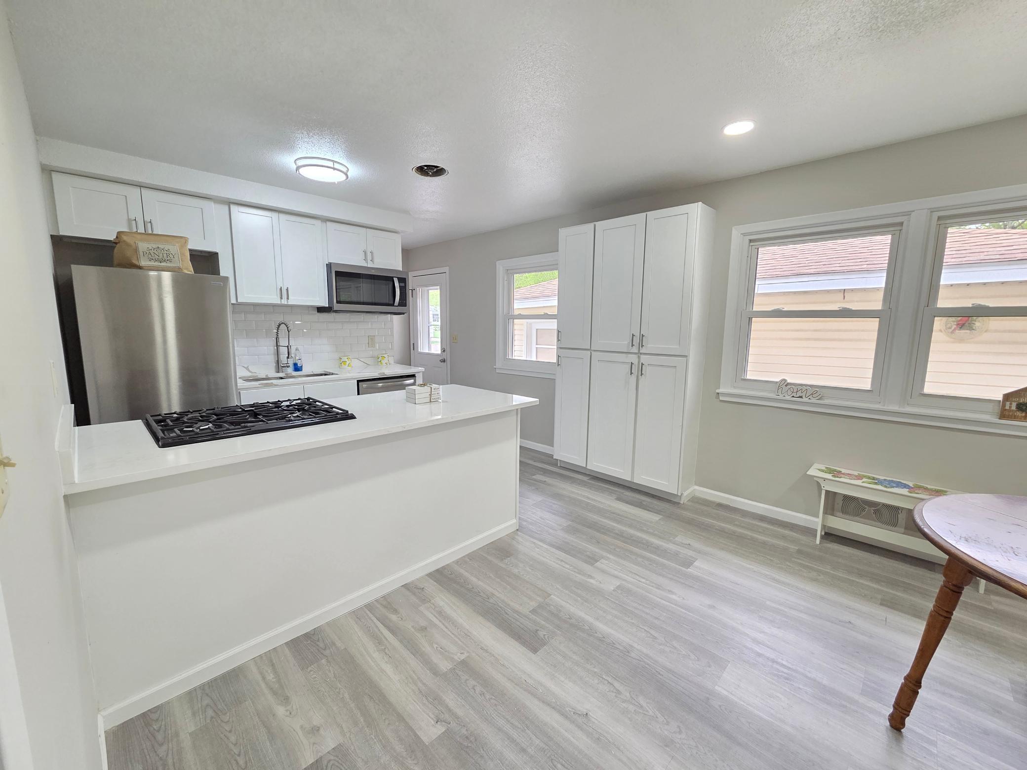 5201 W 84th Street Property Photo 7