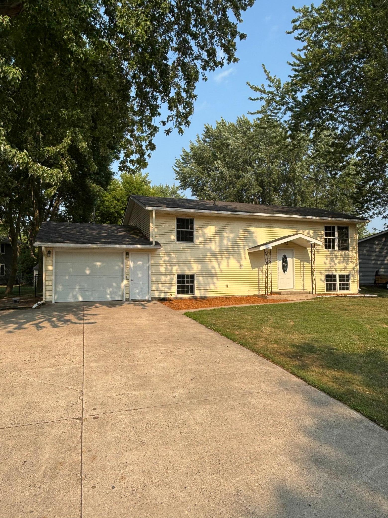 233 Maple Drive Property Photo 3