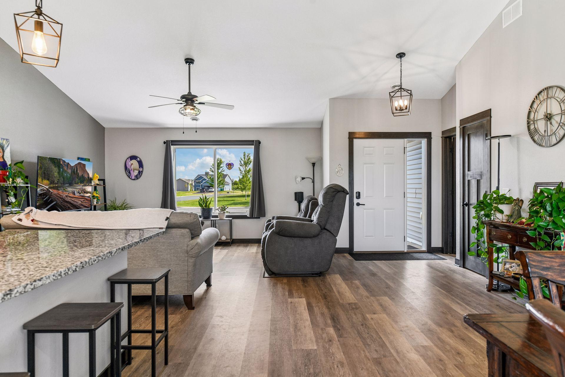 345 6th Street E Property Photo 2