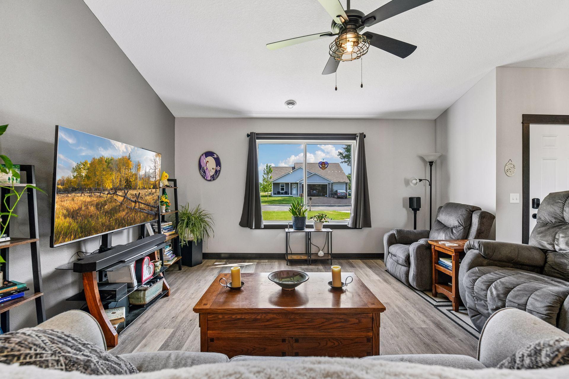345 6th Street E Property Photo 4
