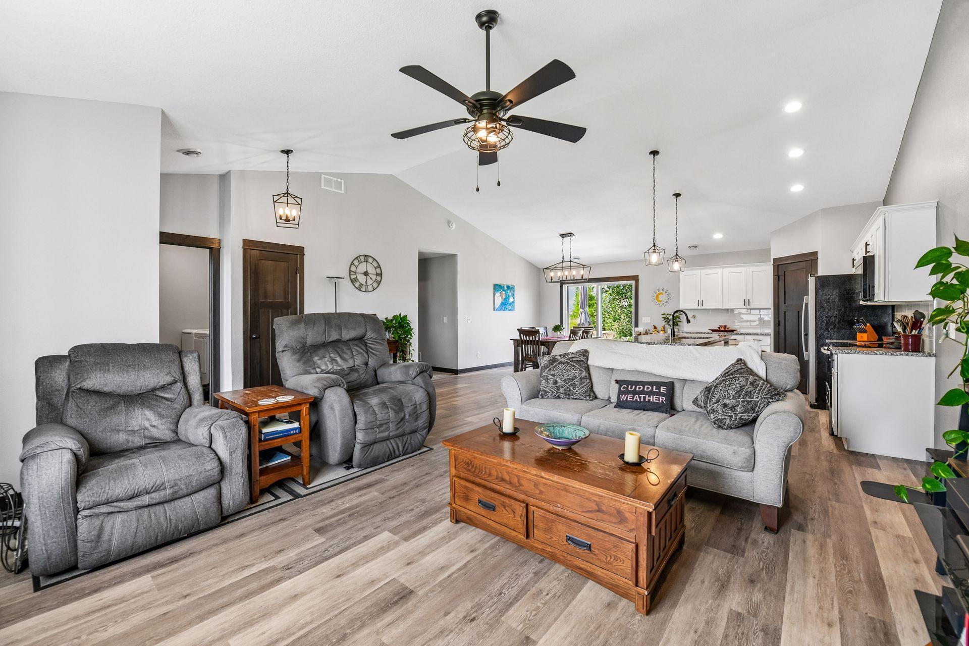 345 6th Street E Property Photo 5