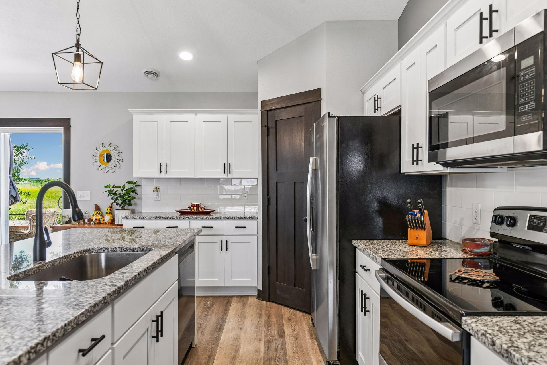 345 6th Street E Property Photo 8
