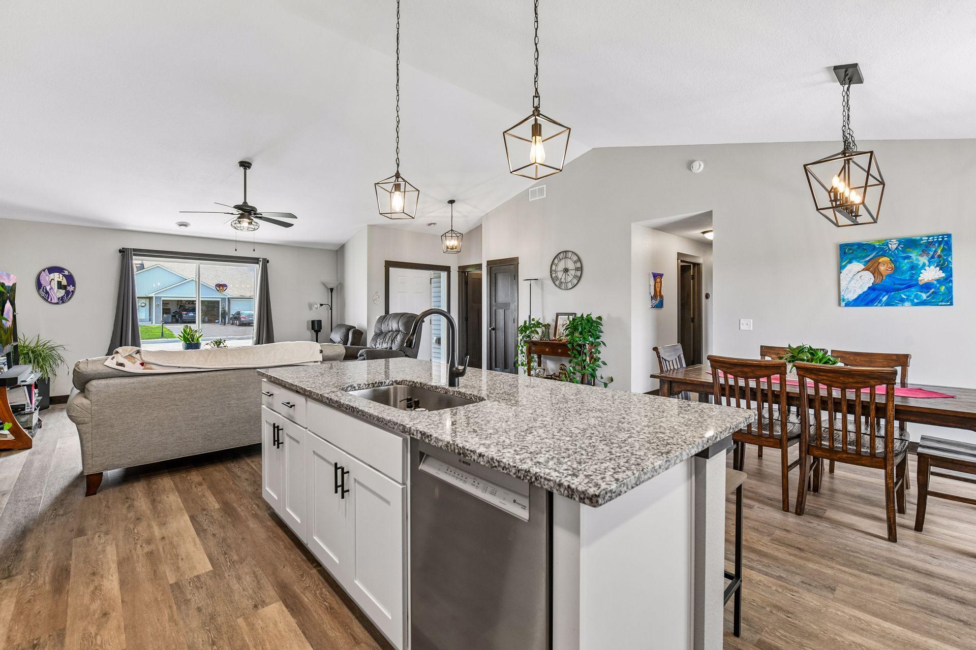 345 6th Street E Property Photo 9