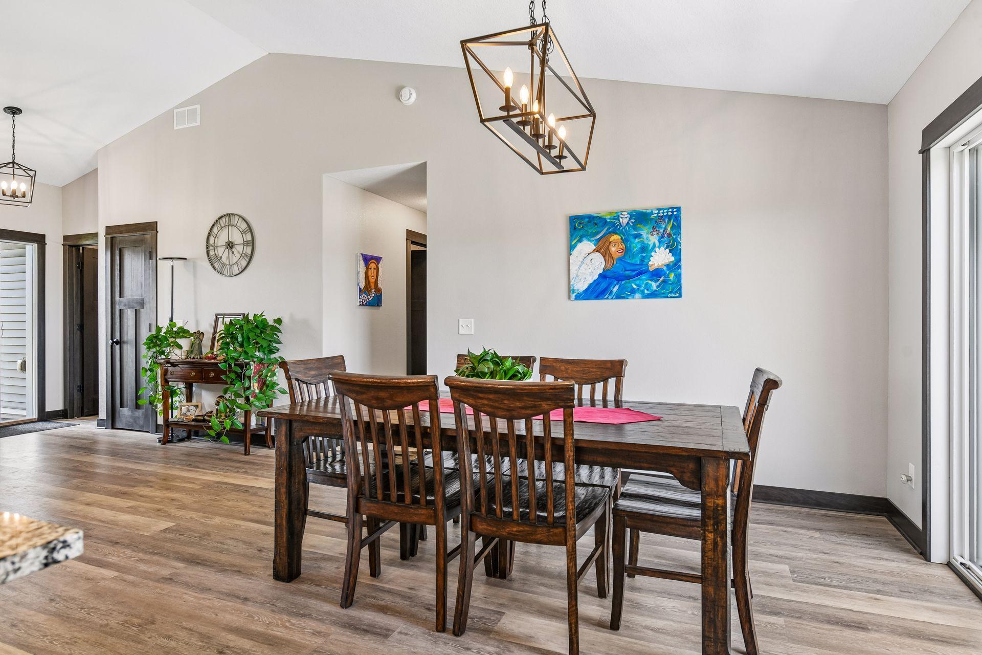 345 6th Street E Property Photo 10