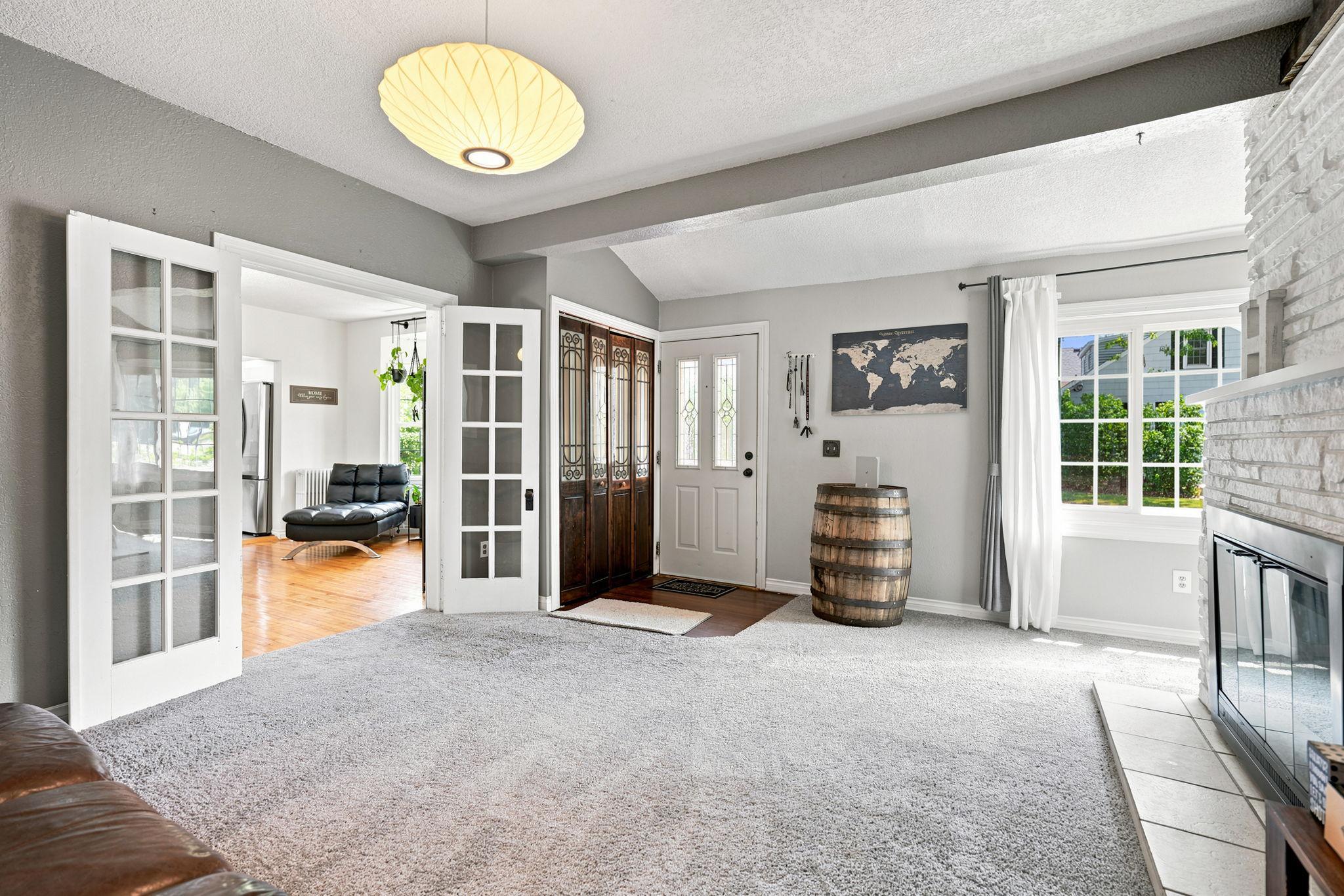 4864 Bloom Avenue Property Photo 2