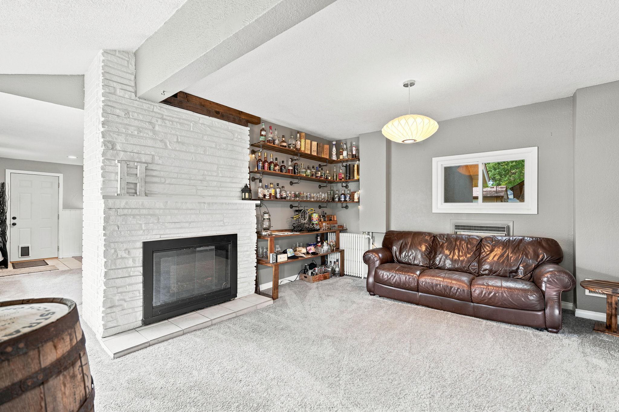4864 Bloom Avenue Property Photo 3