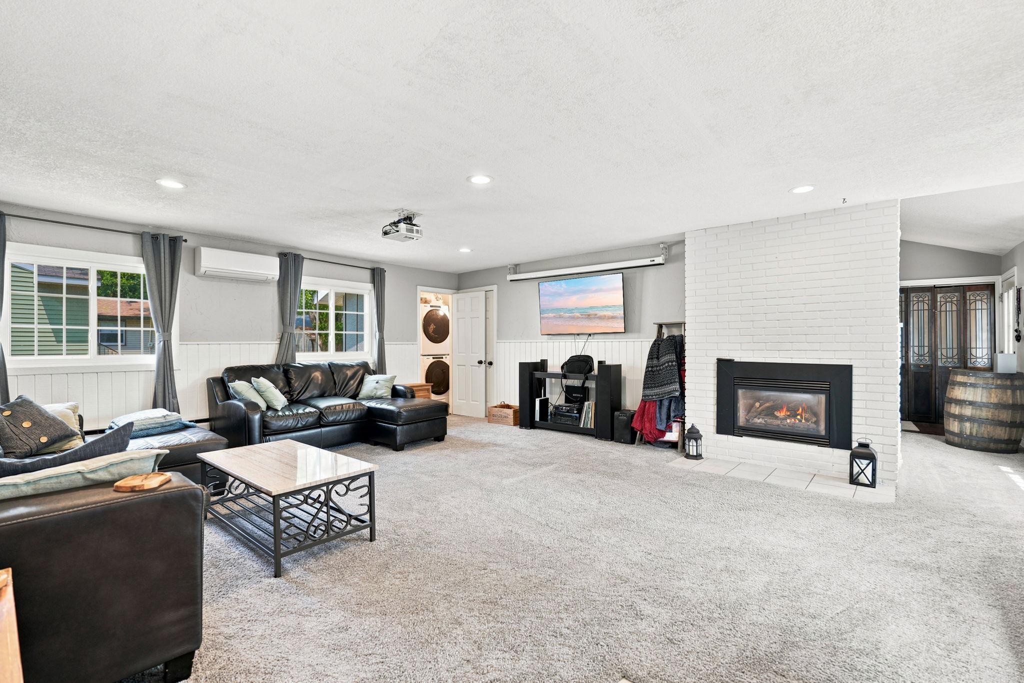 4864 Bloom Avenue Property Photo 4