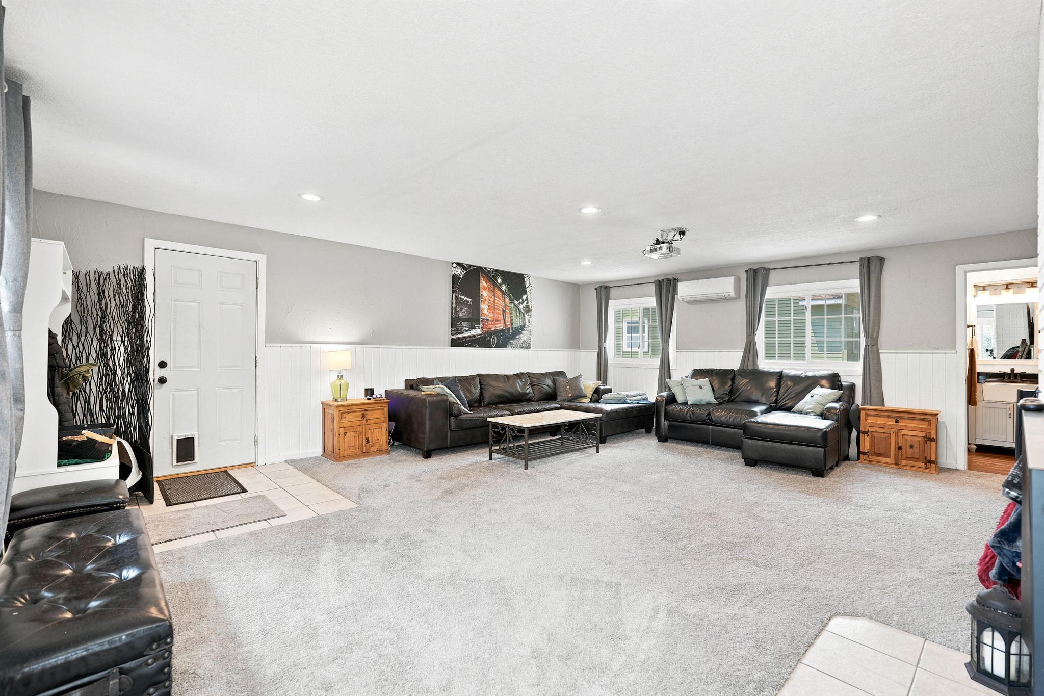 4864 Bloom Avenue Property Photo 5