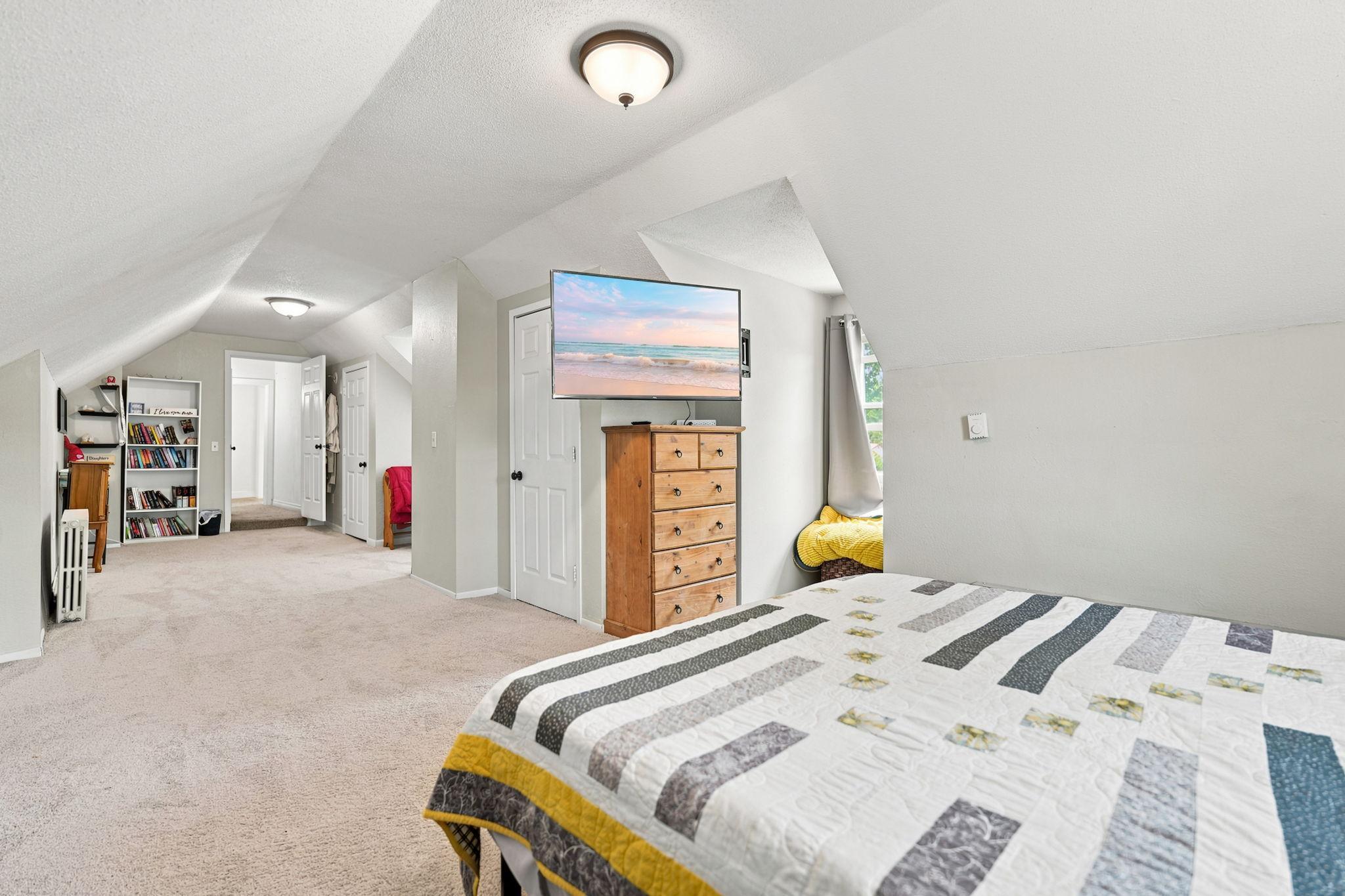 4864 Bloom Avenue Property Photo 13