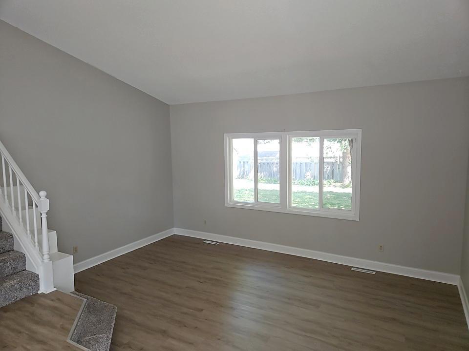 10928 Rhode Island Circle N Property Photo 8