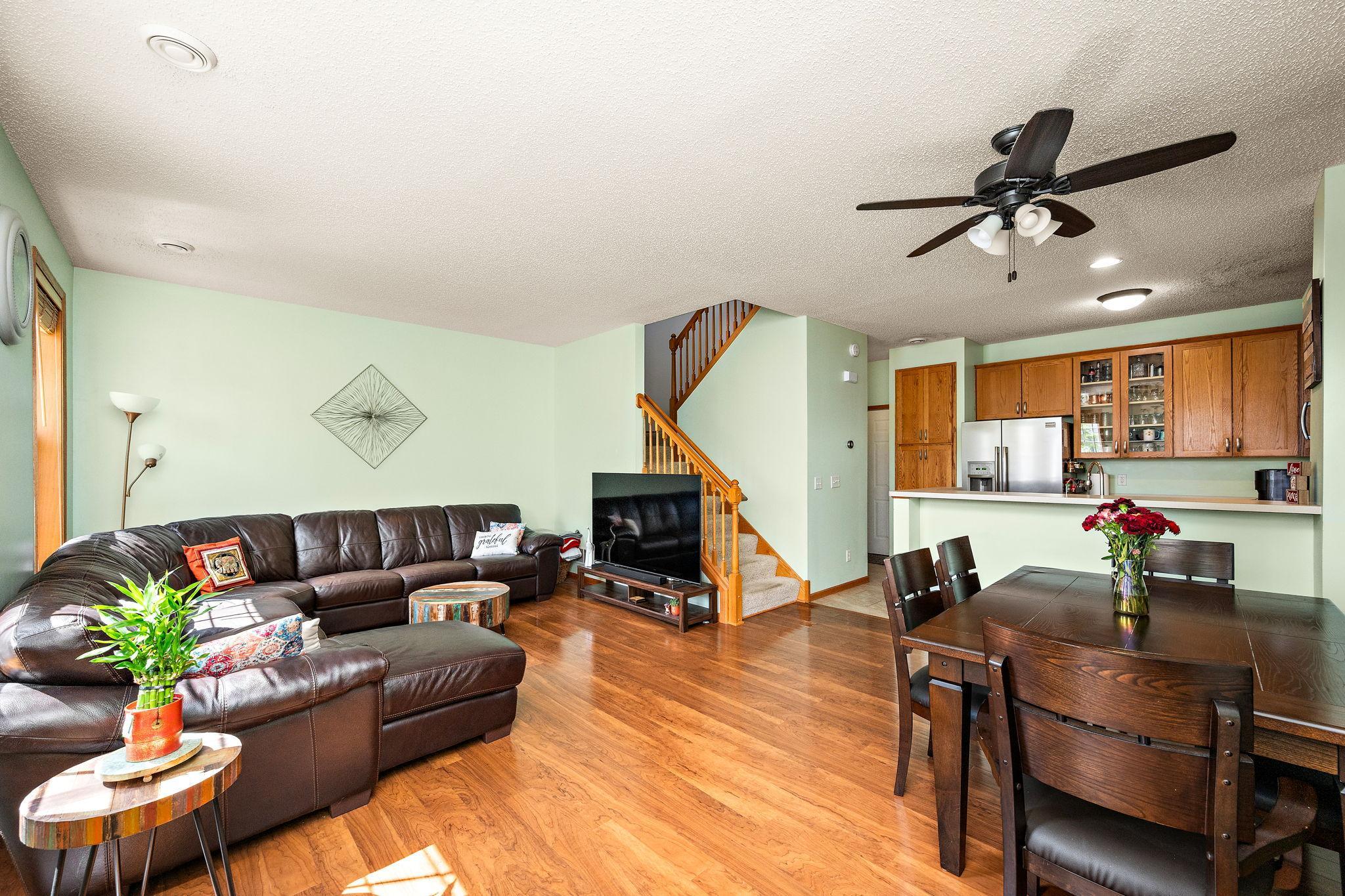 1072 Henslow Avenue N Property Photo 4