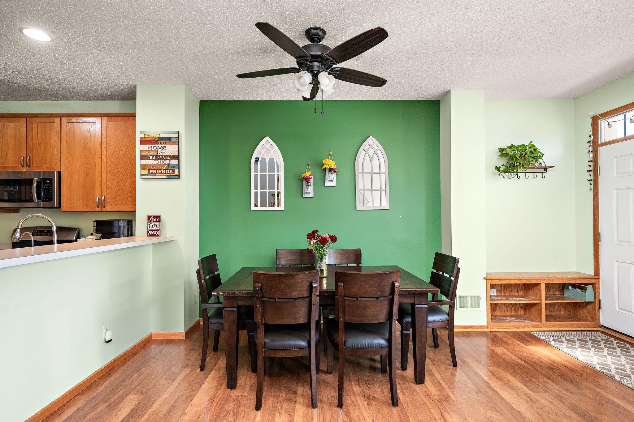 1072 Henslow Avenue N Property Photo 6