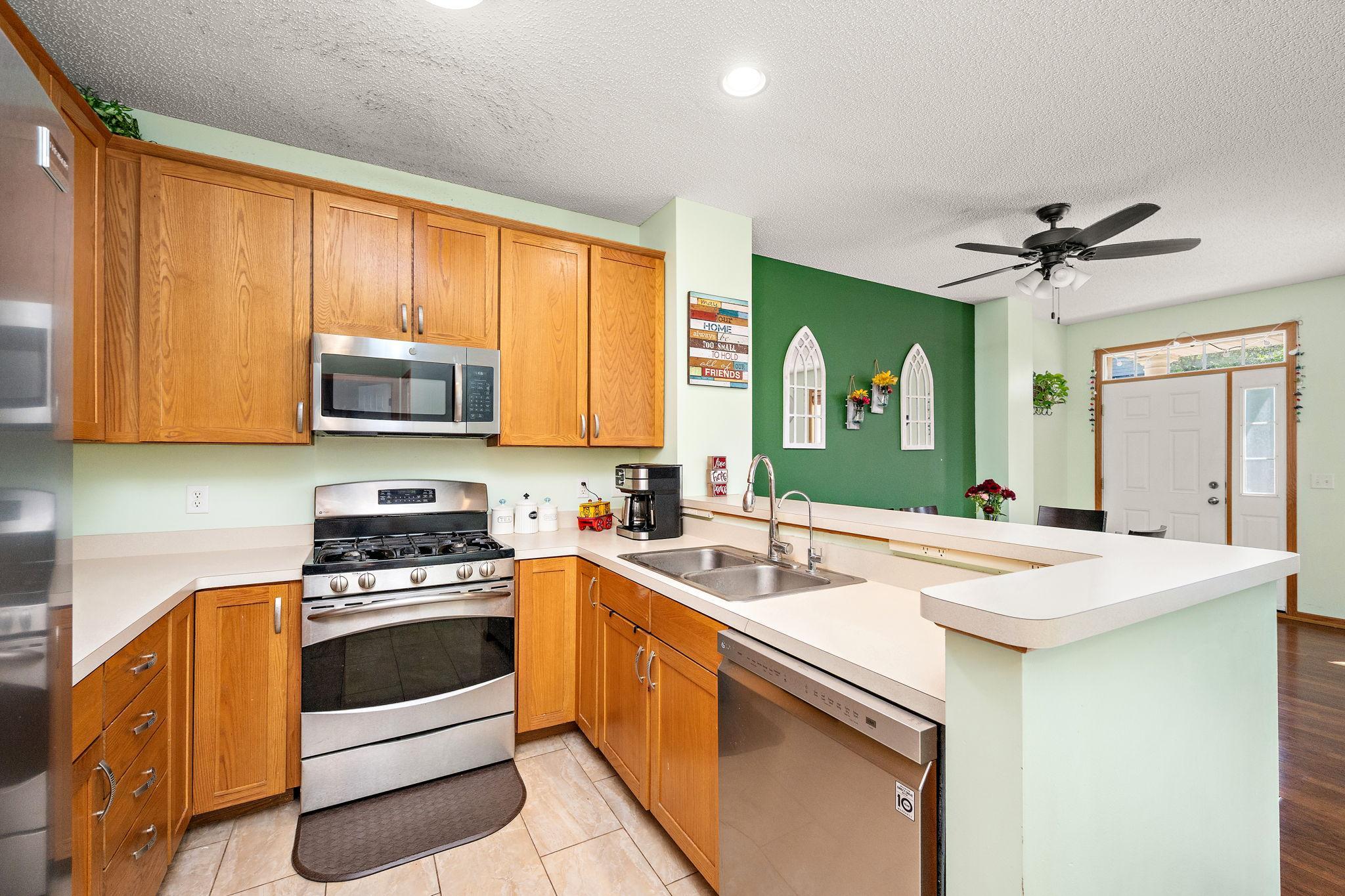 1072 Henslow Avenue N Property Photo 8