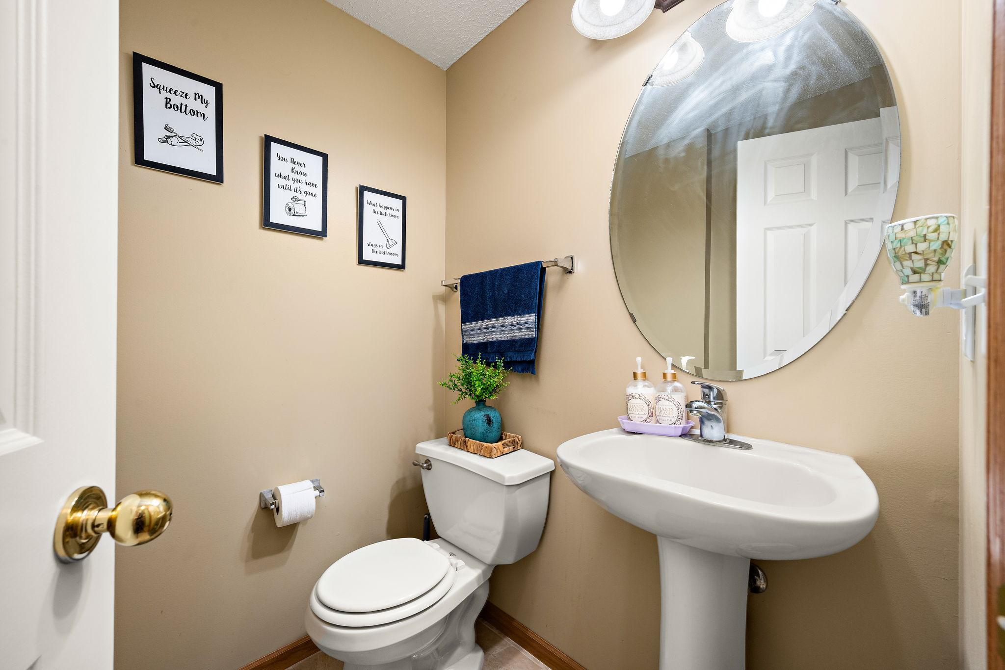 1072 Henslow Avenue N Property Photo 11