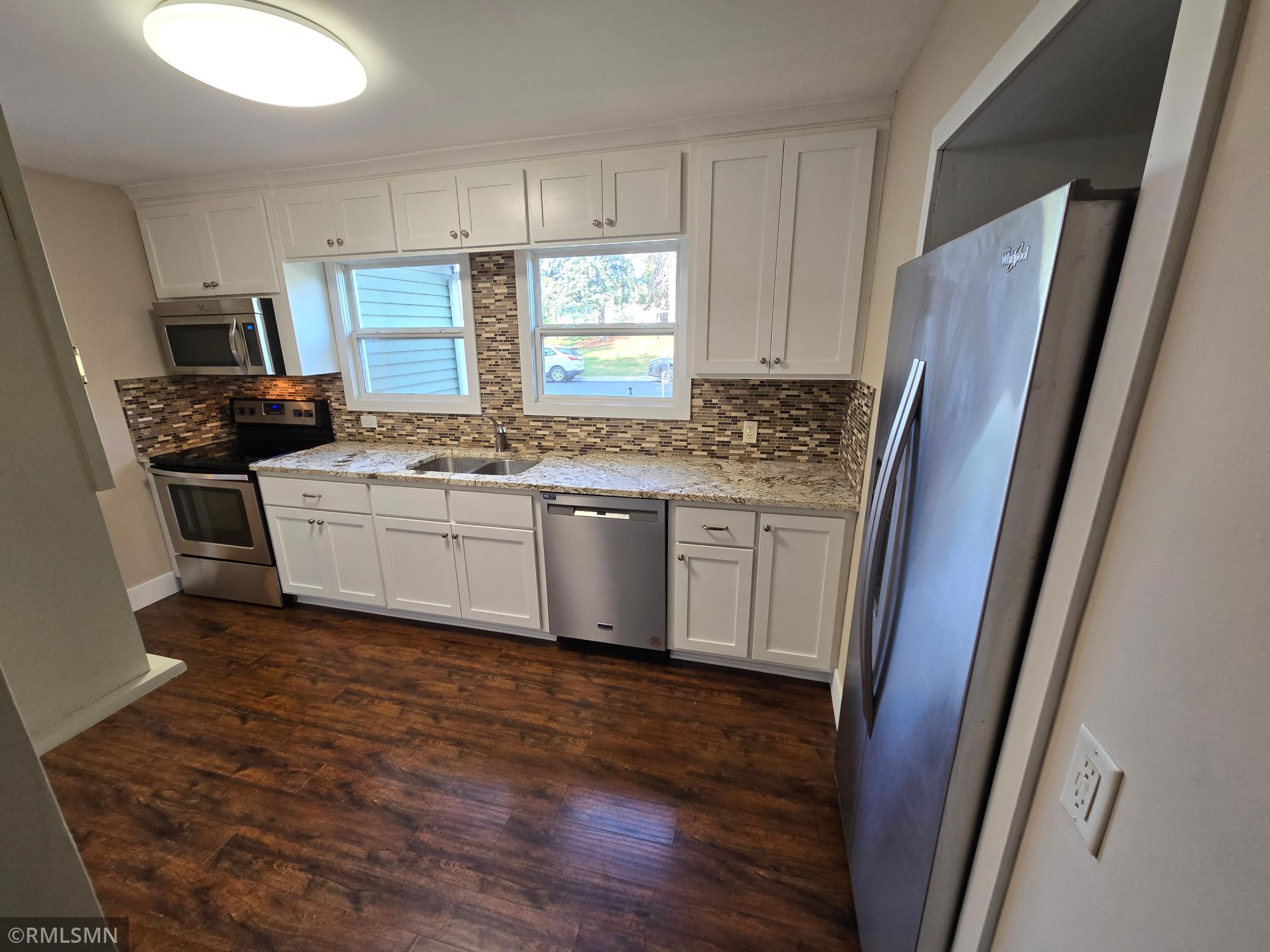 1020 Evergreen Lane N Property Photo 4