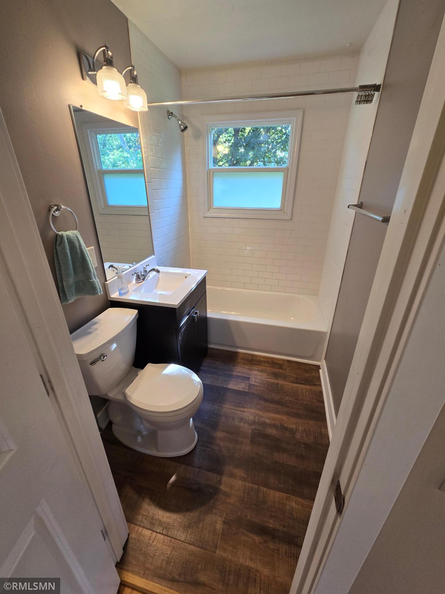 1020 Evergreen Lane N Property Photo 6