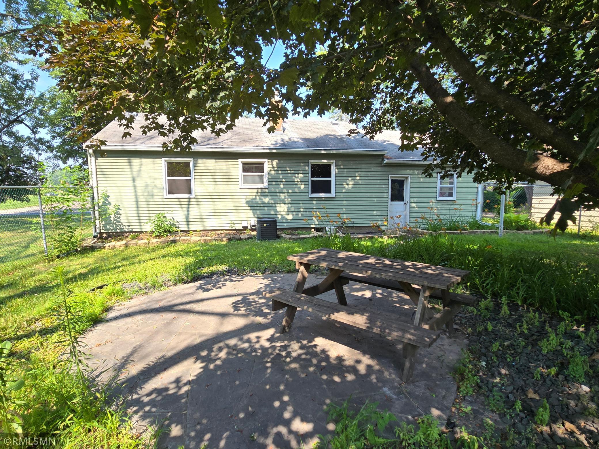 1020 Evergreen Lane N Property Photo 17