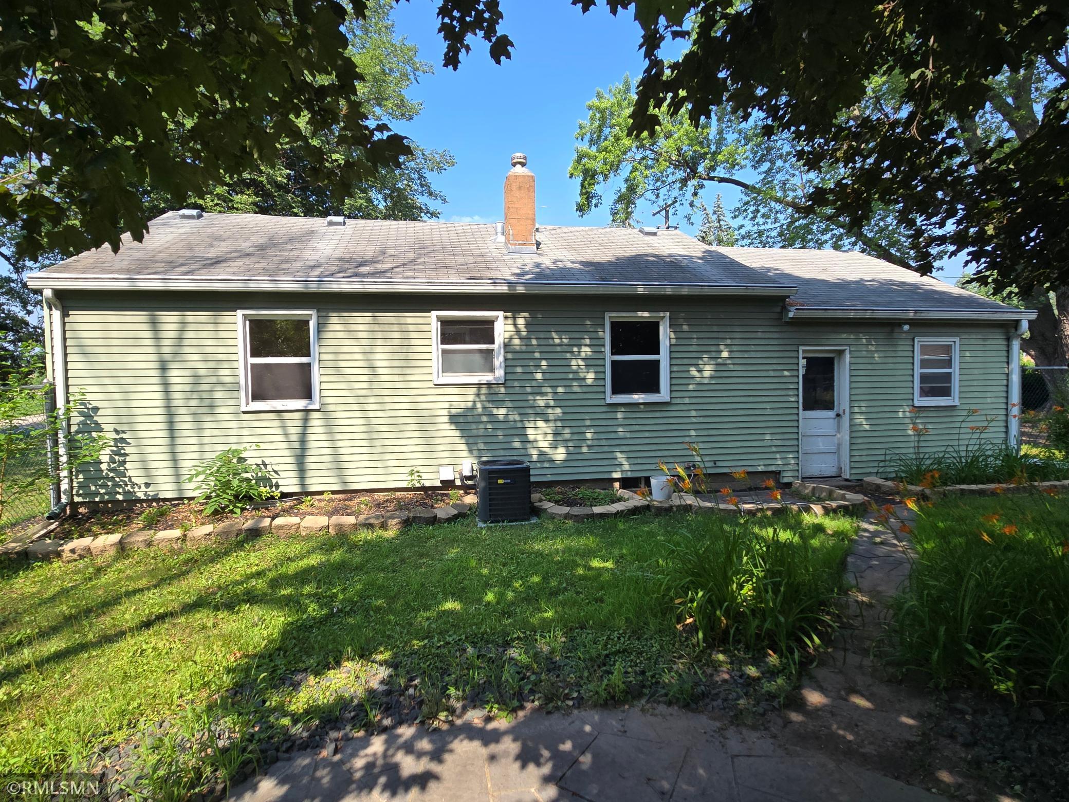 1020 Evergreen Lane N Property Photo 18