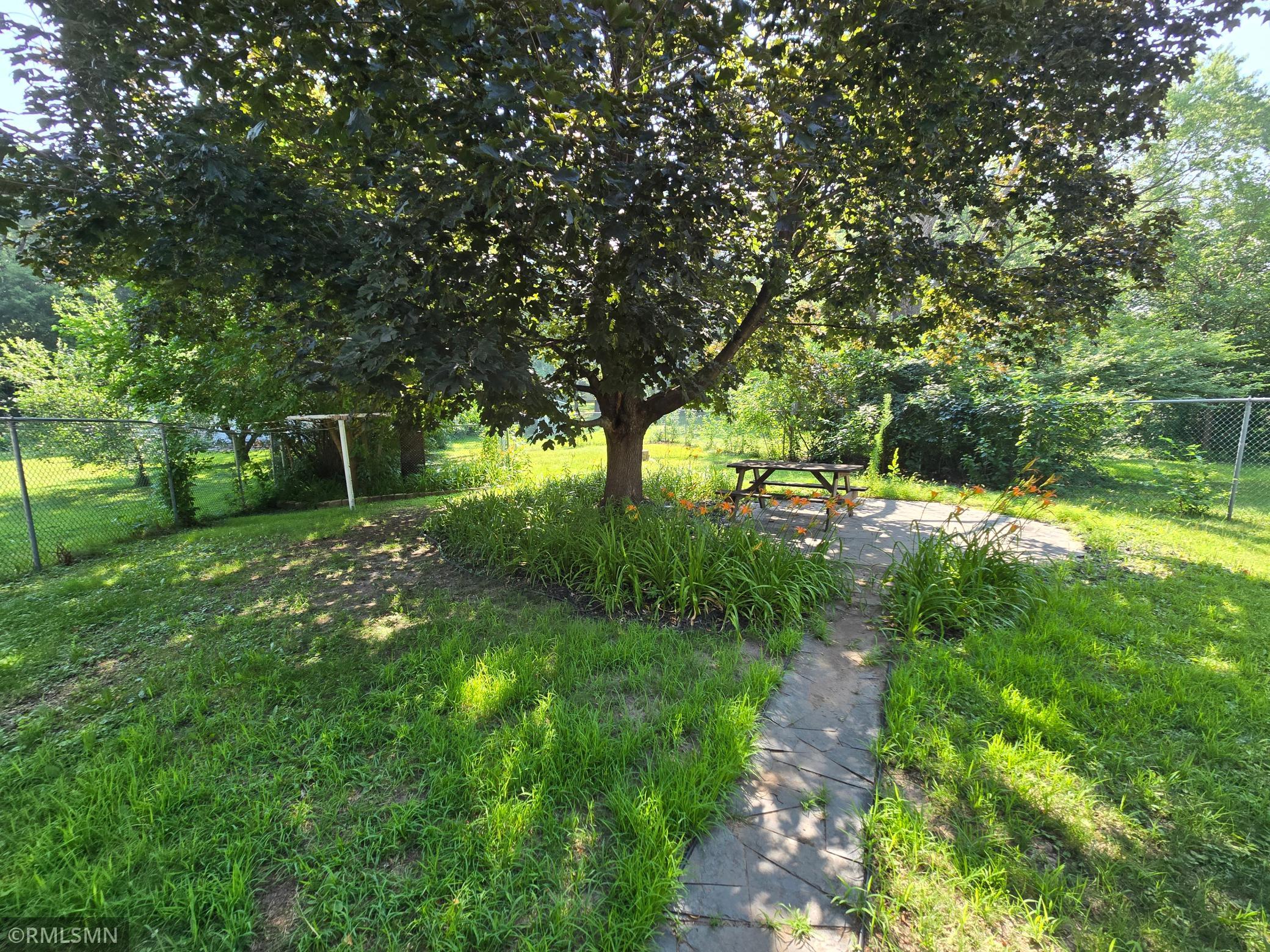 1020 Evergreen Lane N Property Photo 19