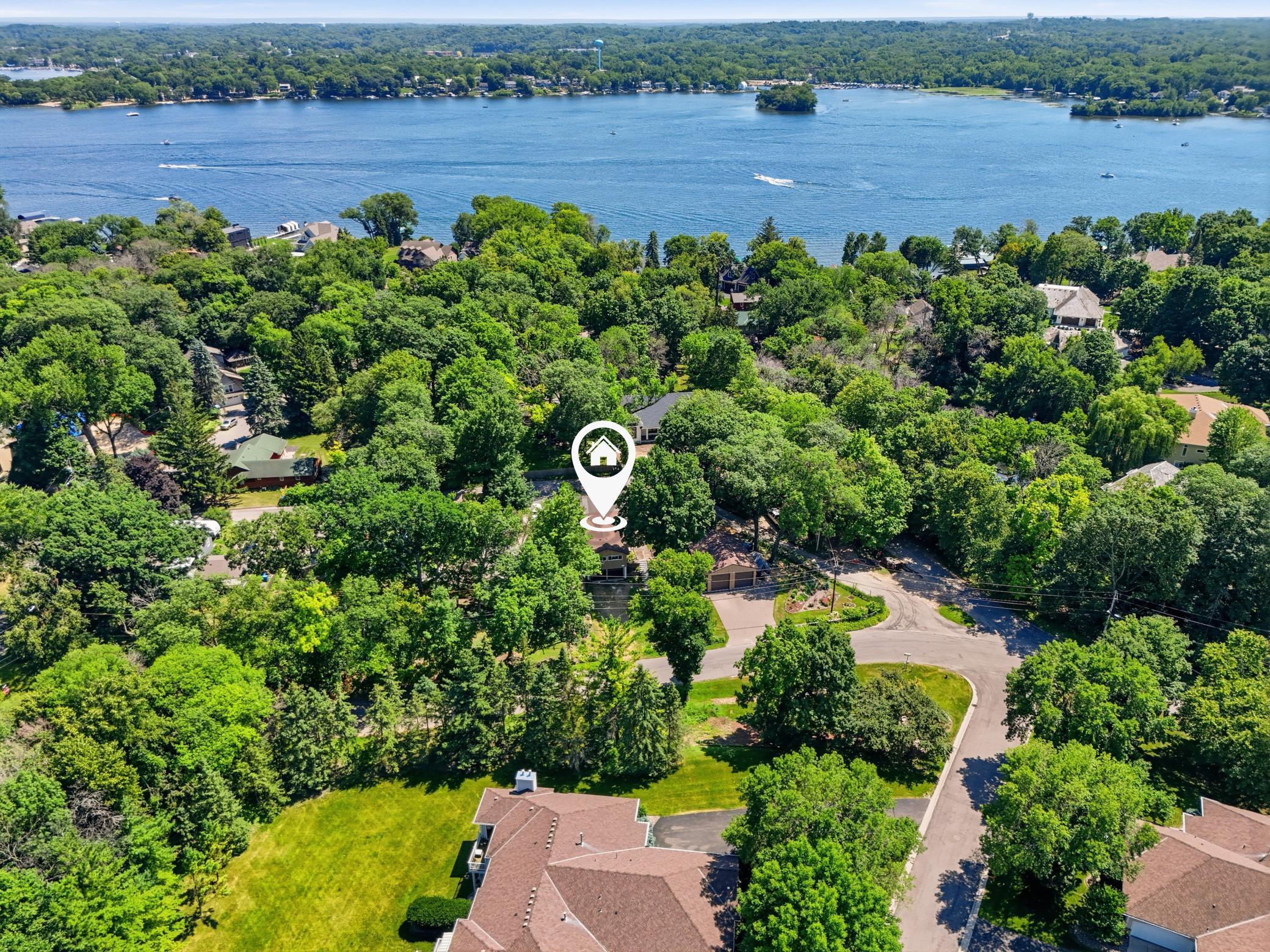 175 Tonka Bay Road Property Photo 5