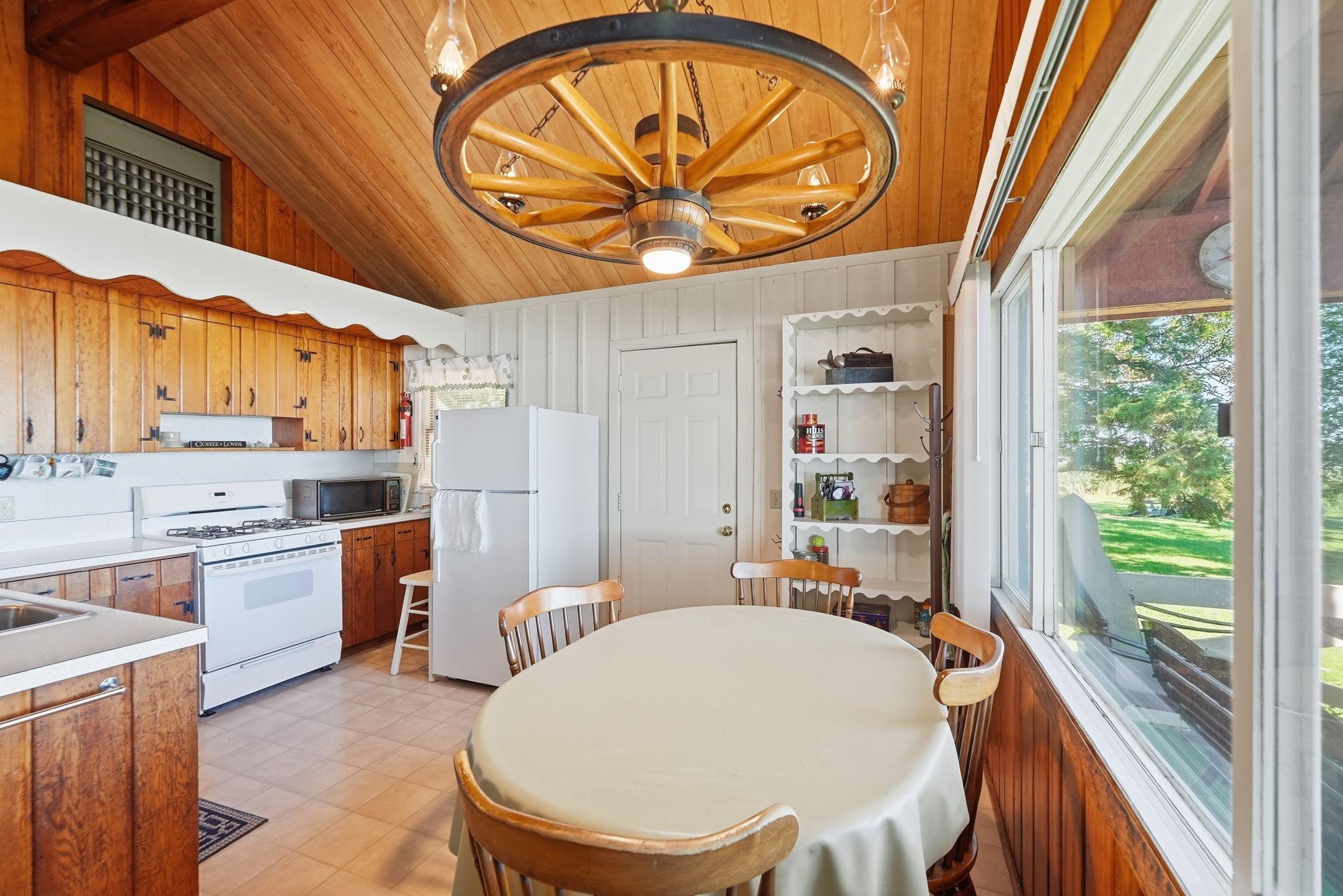 14487 Breezy Point Road Property Photo 14