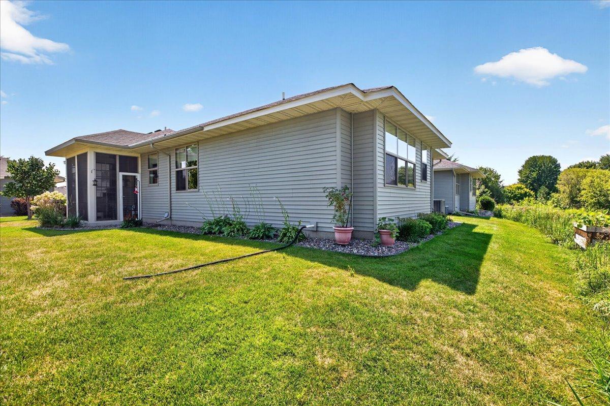 1121 Willowbrook Circle Property Photo 4