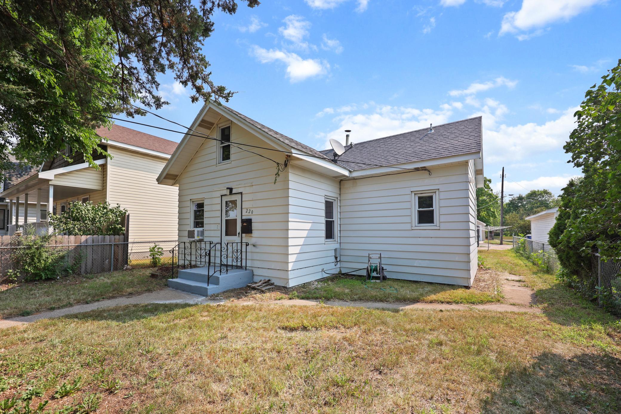 220 33rd Avenue N Property Photo 1