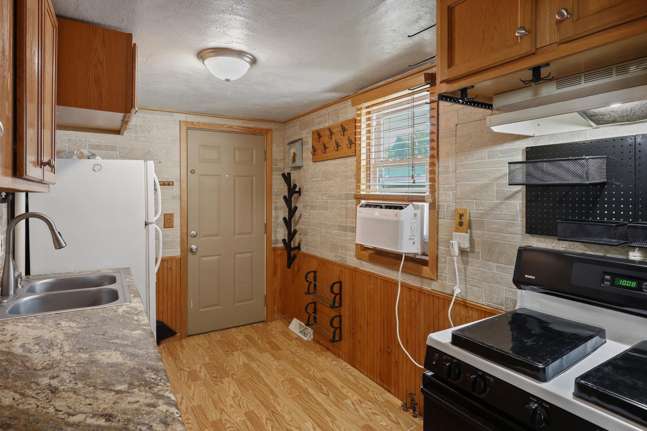 220 33rd Avenue N Property Photo 3