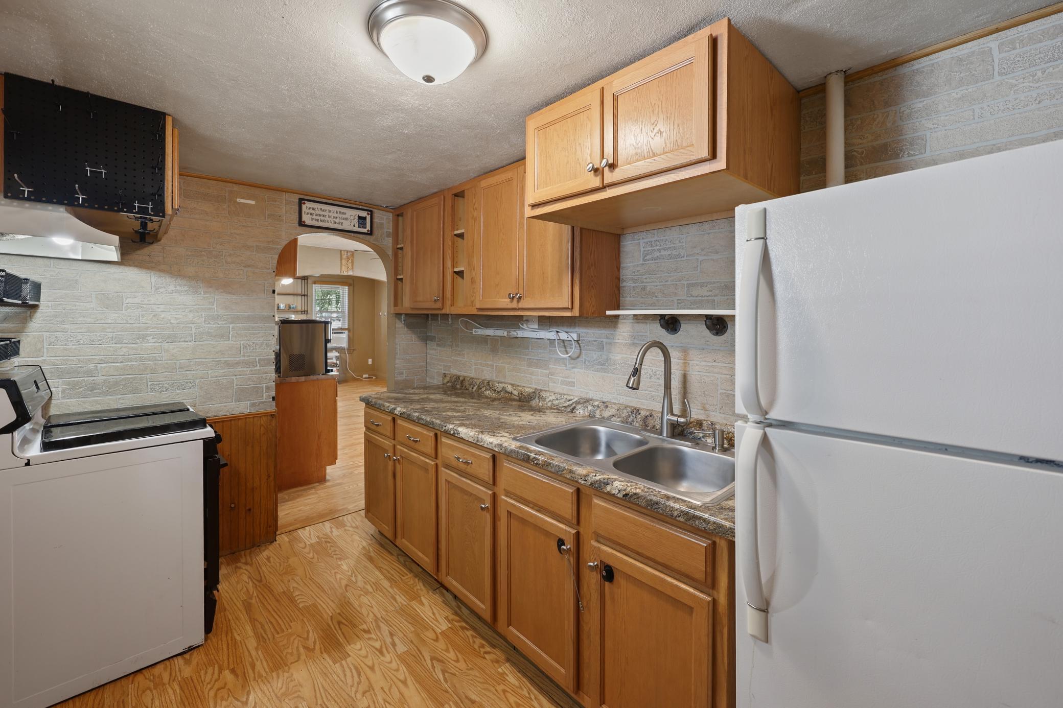220 33rd Avenue N Property Photo 4
