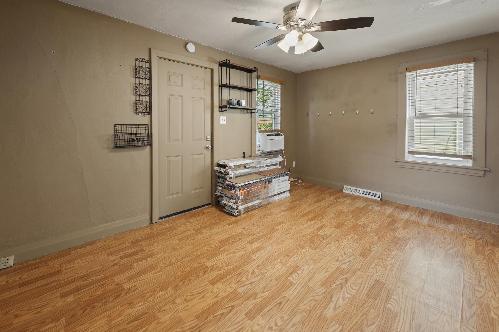 220 33rd Avenue N Property Photo 10