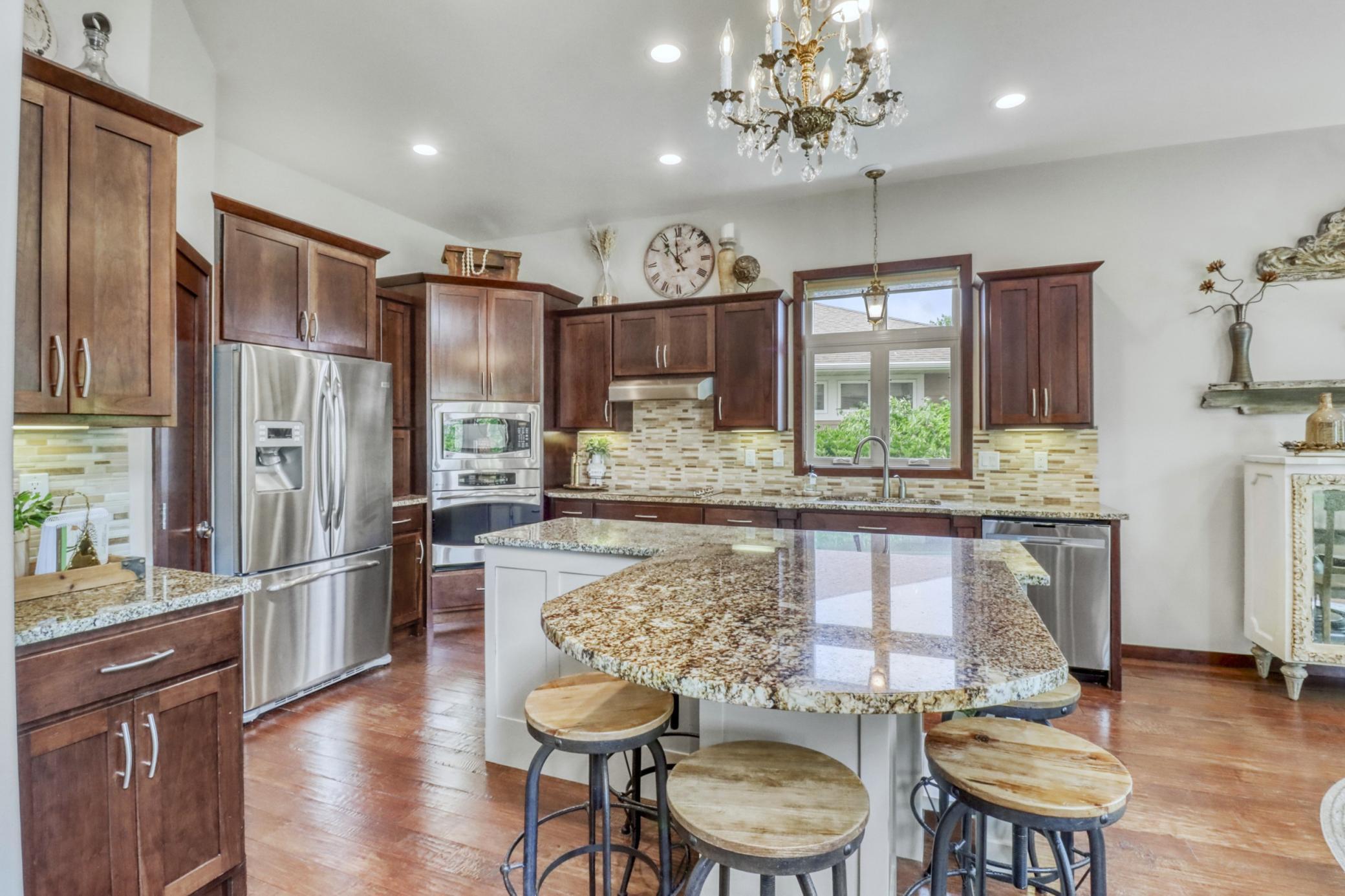 5827 Silverleaf Drive S Property Photo 9