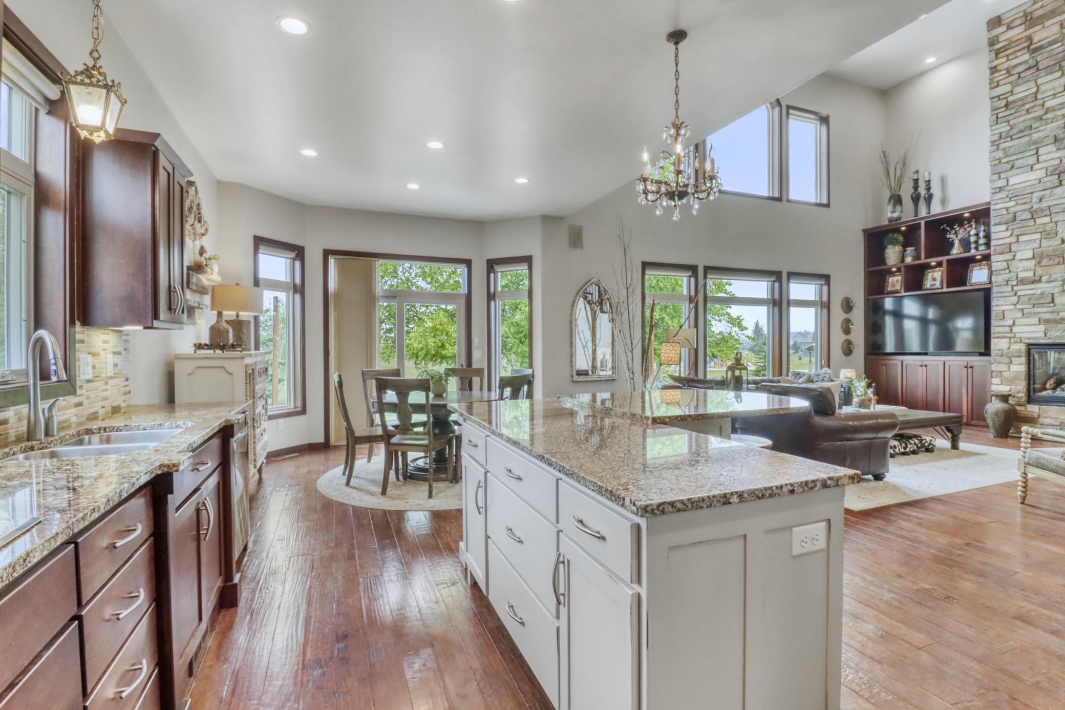5827 Silverleaf Drive S Property Photo 11