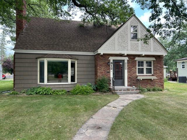 312 Kendall Avenue N Property Photo 1