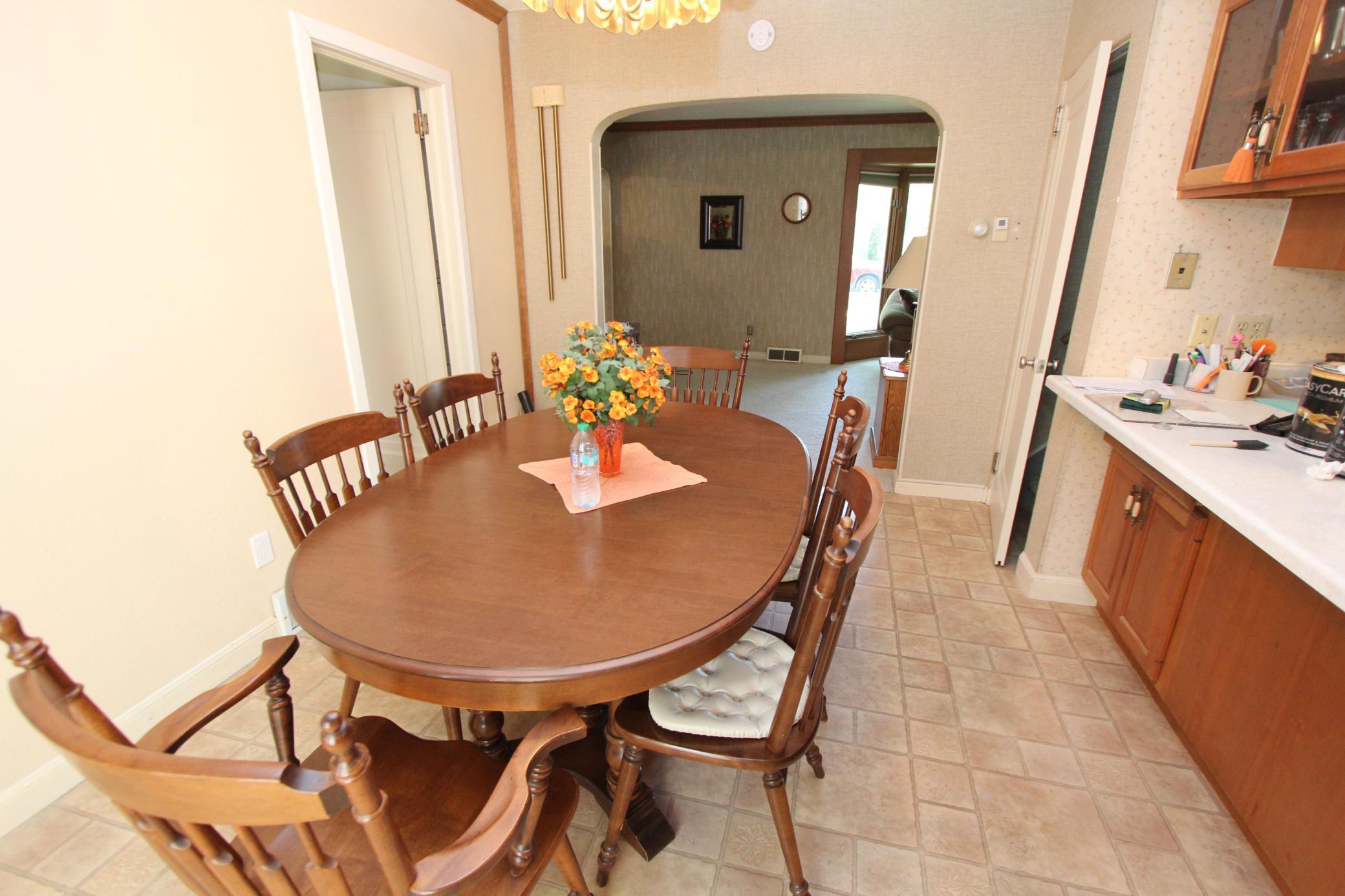 312 Kendall Avenue N Property Photo 6