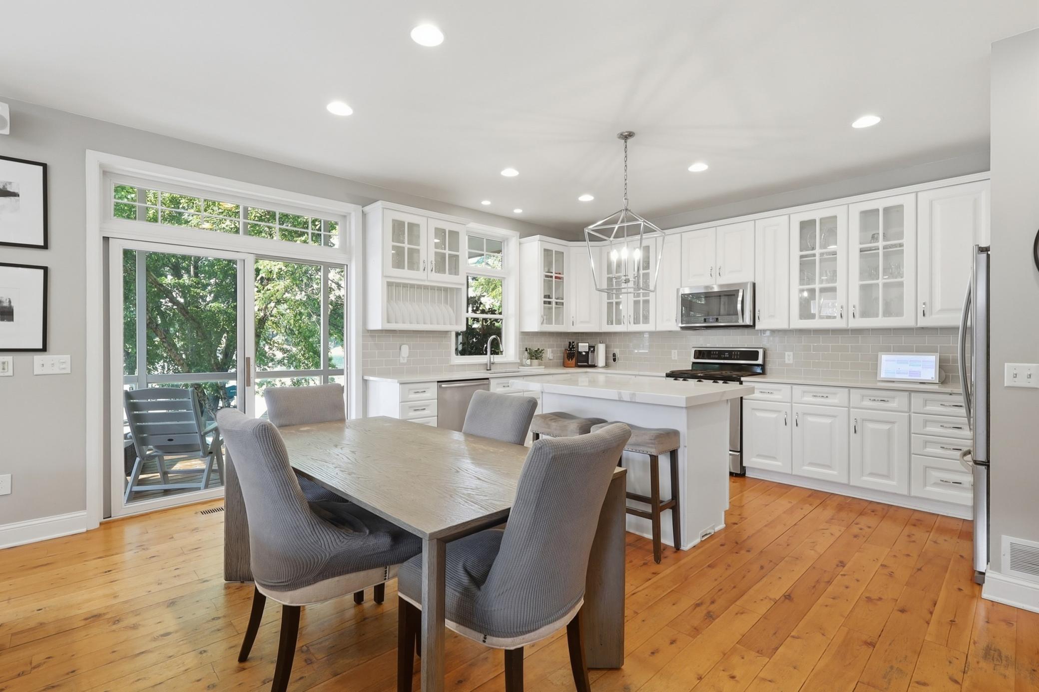 9247 Lake Riley Boulevard Property Photo 12
