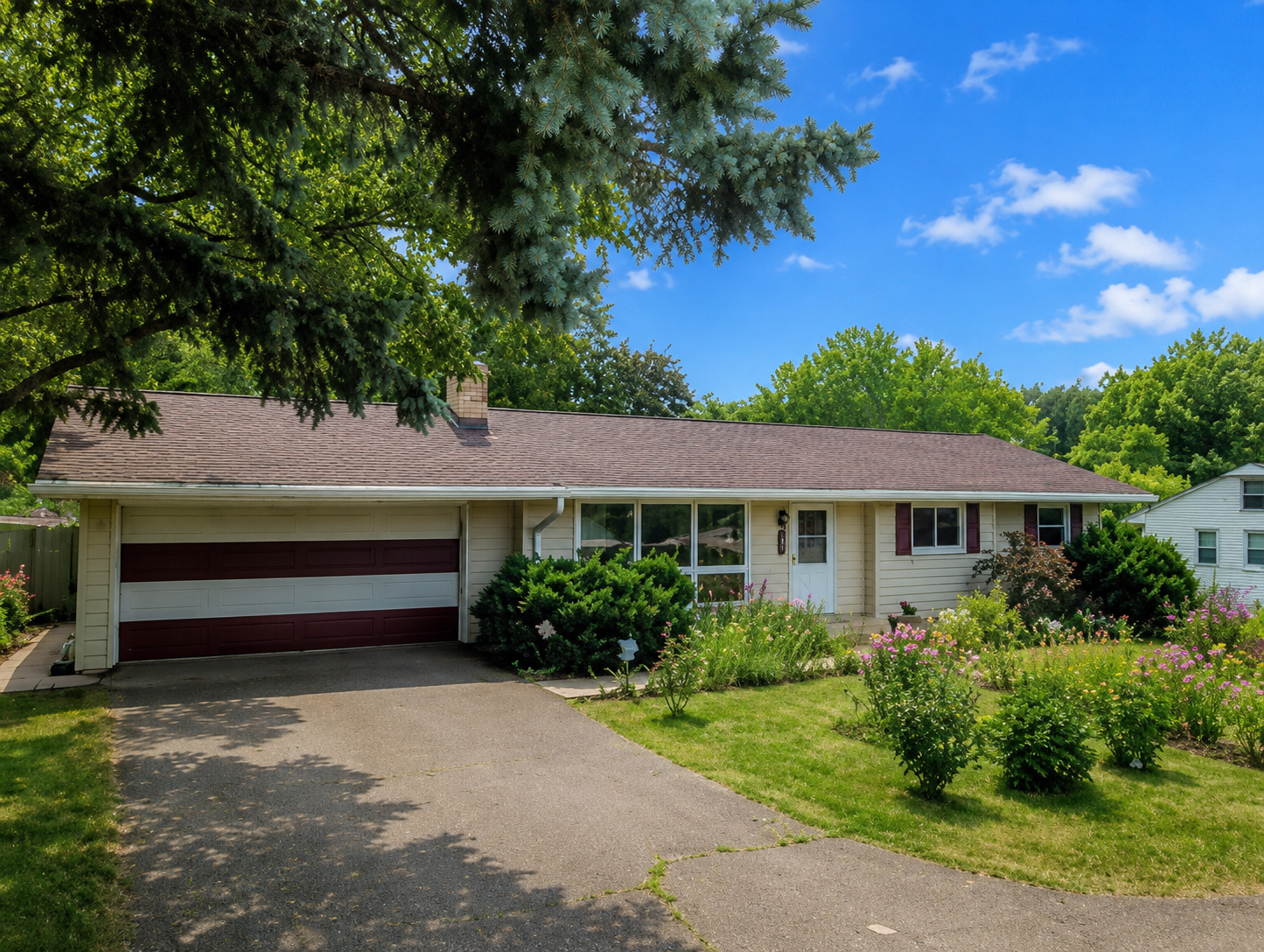 6229 10th Street N Property Photo 1