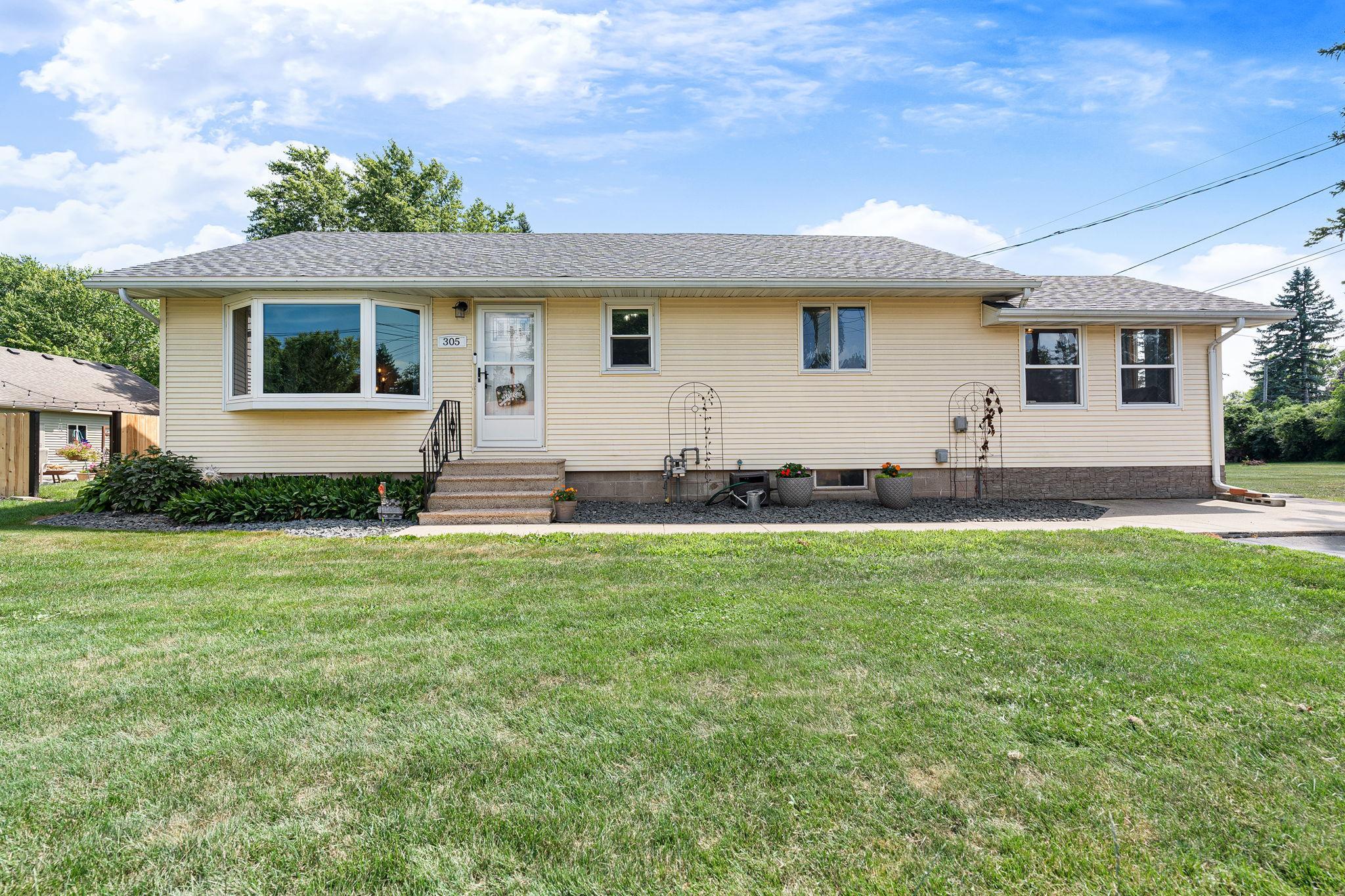 305 Le Sueur Avenue Property Photo 1