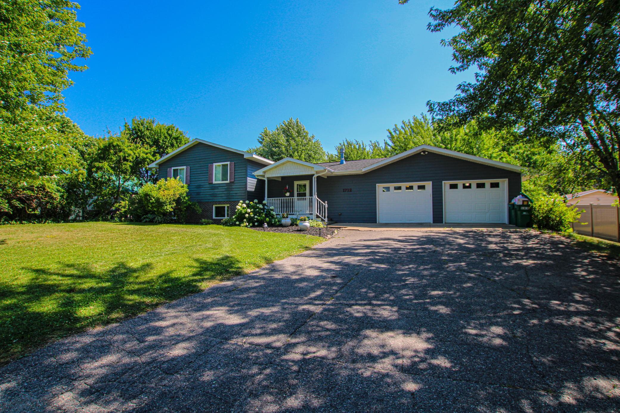 1712 Cranberry Lane Ne Property Photo 2