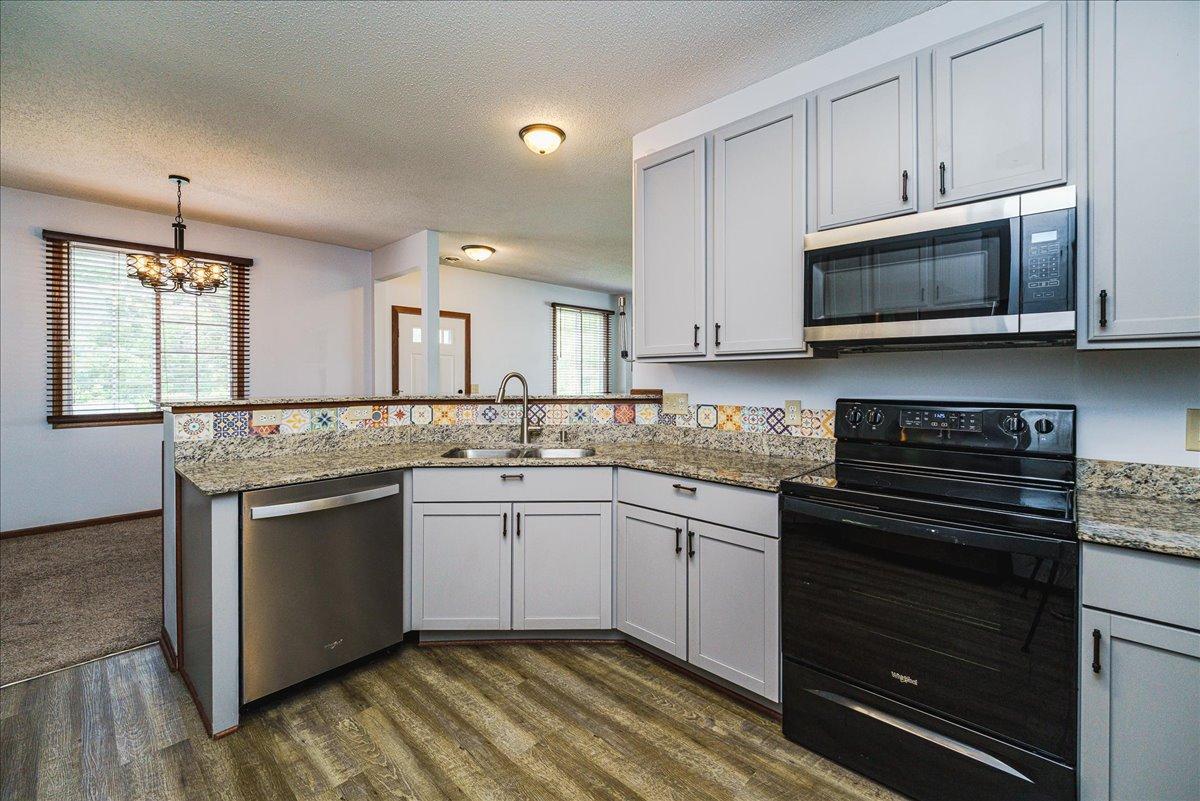 18037 96th Avenue N Property Photo 6