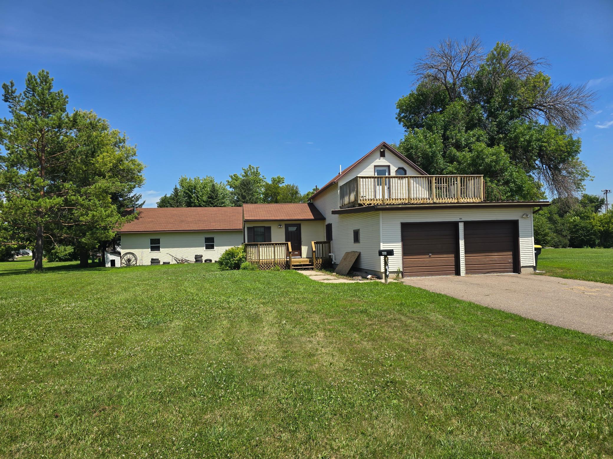 604 E Willow Avenue Property Photo 1
