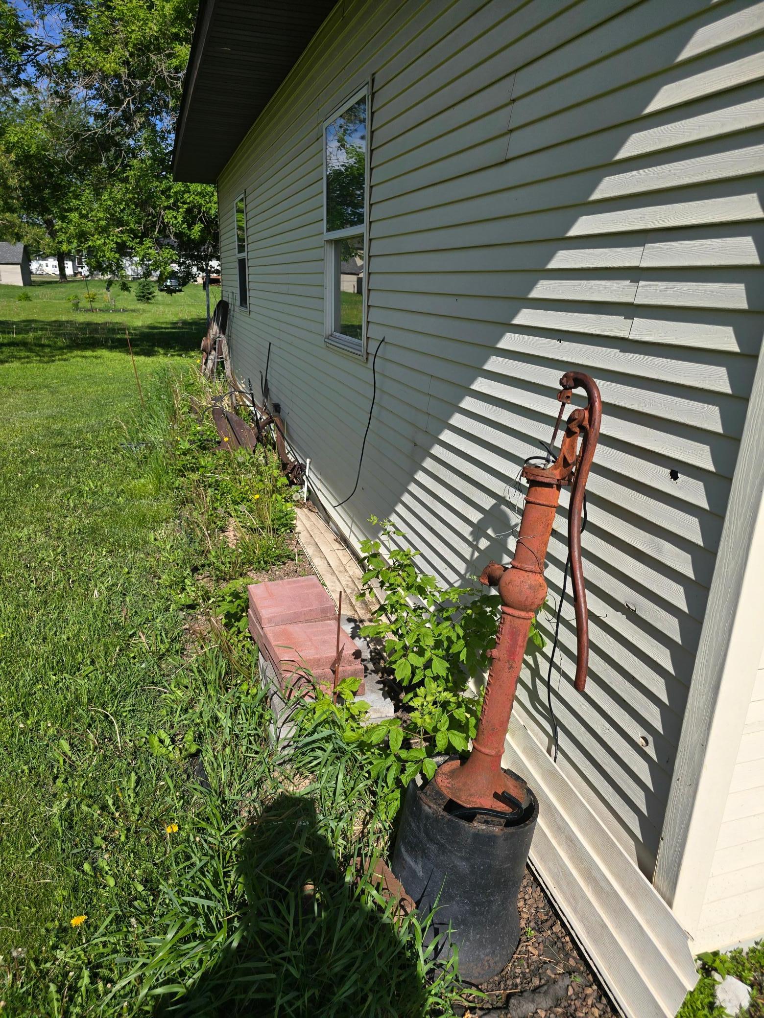 604 E Willow Avenue Property Photo 8