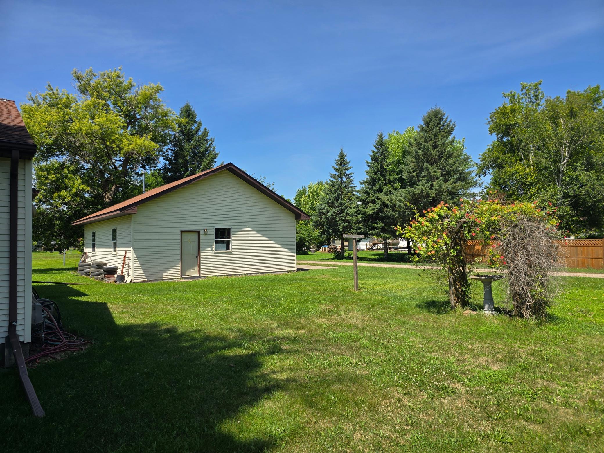 604 E Willow Avenue Property Photo 10